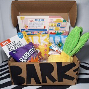 NWT Bark BarkBox Beg -n- Bag Theme with 2 toys and 3 treats - Medium Dogs